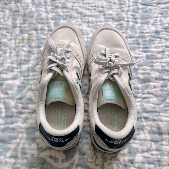 New Balance beige and teal Sneakers - Picture 4 of 5